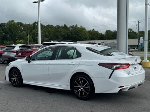 Used 2023 Toyota Camry SE image 3