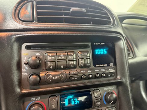 Used 1998 Chevrolet Corvette Coupe w/ Memory Pkg image 12