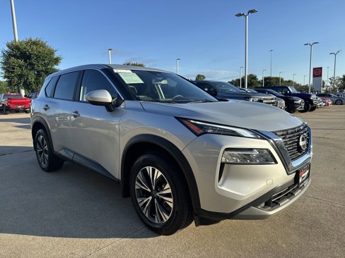 Used 2023 Nissan Rogue SV image 6