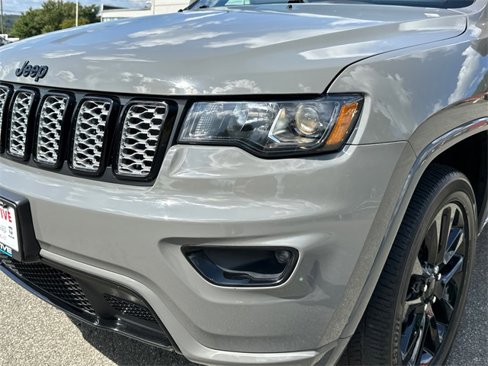 Used 2022 Jeep Grand Cherokee Laredo X image 7