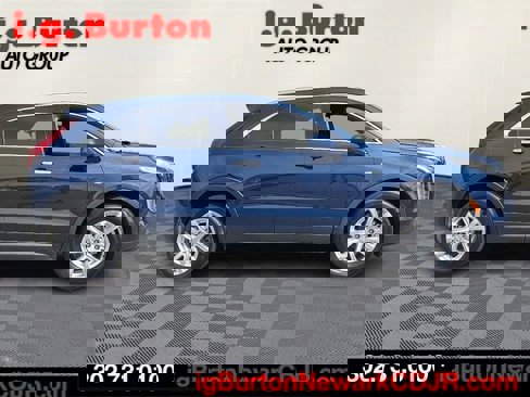 Used 2022 Cadillac XT4 Luxury w/ Cold Weather Package image 7