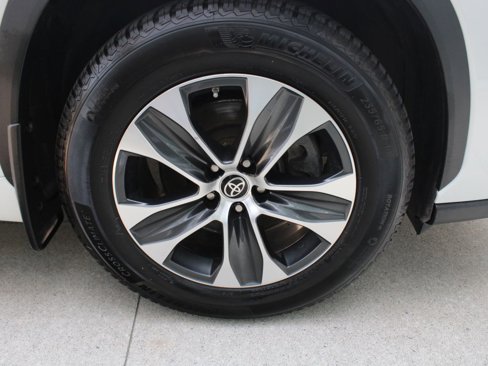 Used 2022 Toyota Highlander XLE image 39