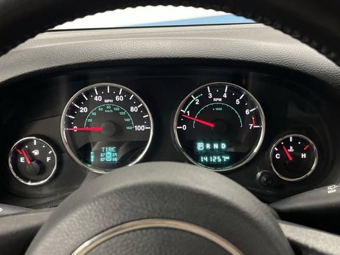 Used 2017 Jeep Wrangler Unlimited Sahara w/ Connectivity Group image 16