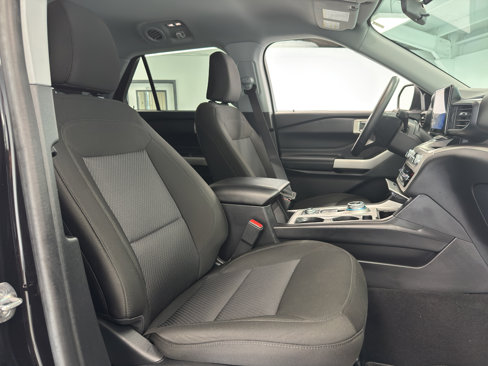 Used 2024 Ford Explorer XLT image 30