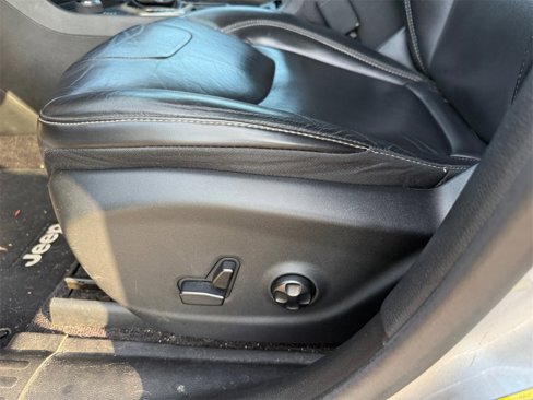 Used 2018 Jeep Cherokee Limited image 13