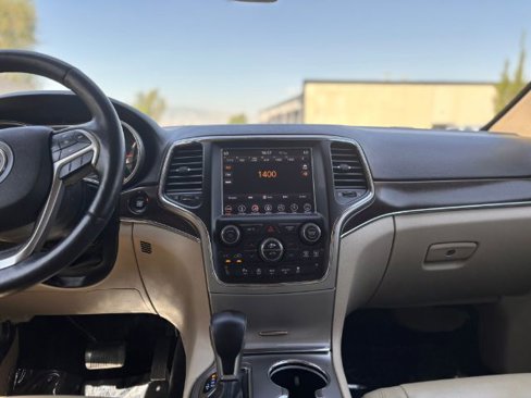 Used 2018 Jeep Grand Cherokee Limited image 17