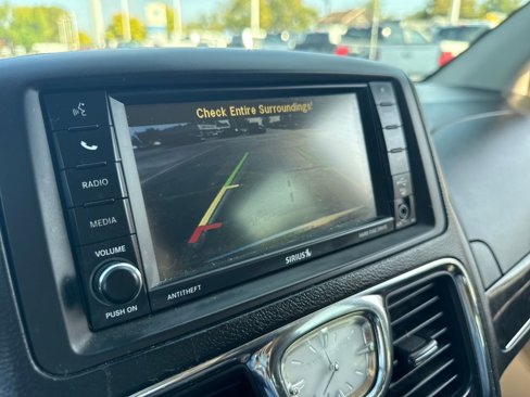 Used 2014 Chrysler Town & Country Touring image 34