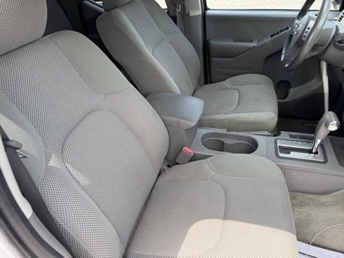 Used 2016 Nissan Frontier SV image 7