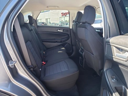 Used 2022 Ford Edge SE w/ Black Appearance Package image 14