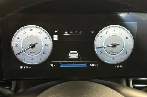 Used 2025 Hyundai Elantra SEL image 24