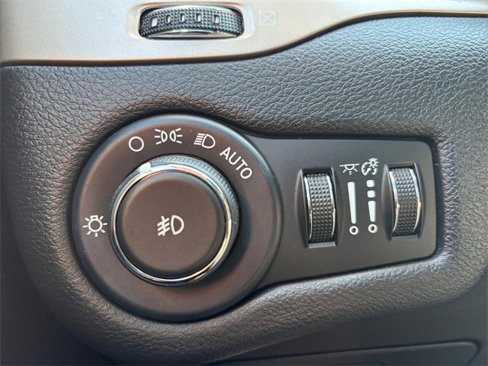Used 2016 Jeep Cherokee Latitude image 17
