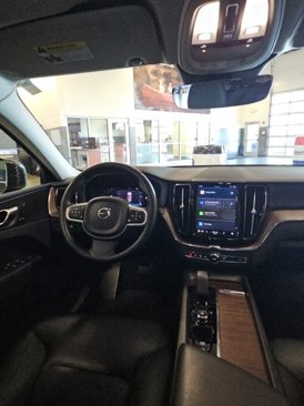 Used 2022 Volvo XC60 B5 Momentum image 24