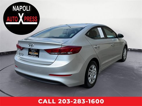 Used 2018 Hyundai Elantra SE image 3