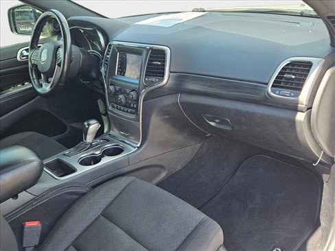 Used 2020 Jeep Grand Cherokee Laredo image 18
