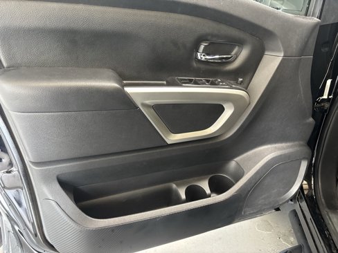 Used 2022 Nissan Titan SV w/ SV Convenience Package image 8