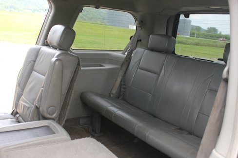 Used 2004 Nissan Armada LE w/ (SR2) Sunroof Pkg (LE) image 40