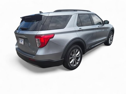 Used 2021 Ford Explorer XLT w/ Equipment Group 202A image 4