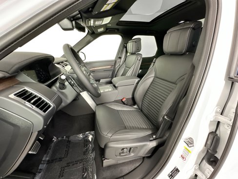 Certified 2025 Land Rover Discovery Dynamic SE image 19