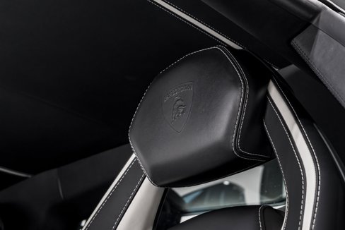 Used 2017 Lamborghini Aventador S image 21