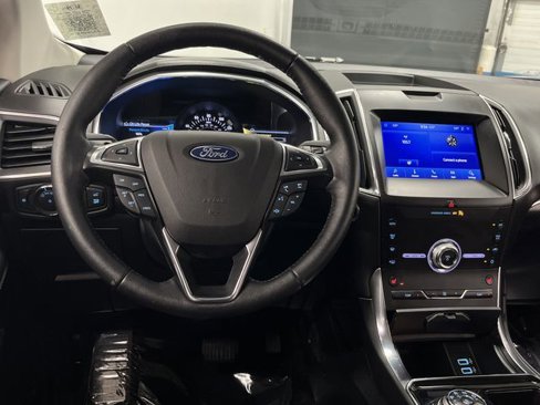 Used 2020 Ford Edge Titanium image 5