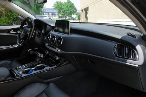 Used 2018 Kia Stinger Premium image 18