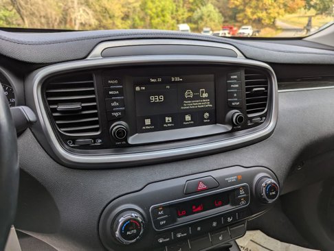 Used 2019 Kia Sorento S image 9