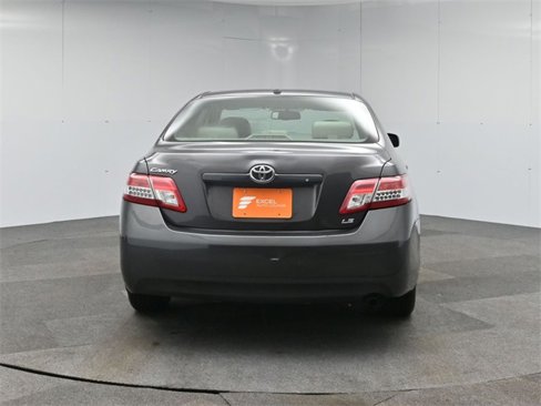 Used 2011 Toyota Camry image 4