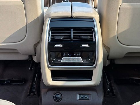 Used 2019 BMW X7 xDrive40i w/ Cold Weather Package image 34
