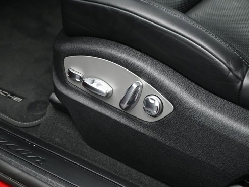 Used 2025 Porsche Macan image 14