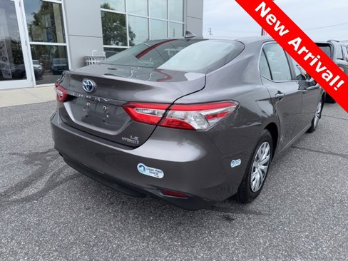 Used 2020 Toyota Camry LE image 6