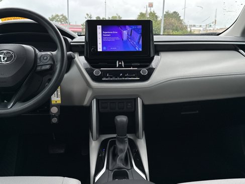 Used 2023 Toyota Corolla Cross L image 28