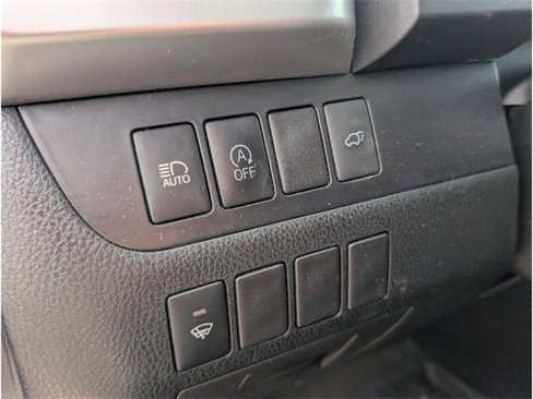 Used 2019 Toyota Highlander SE image 17
