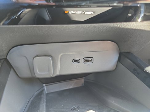 New 2026 Chevrolet Trax LT w/ Sunroof Package image 31