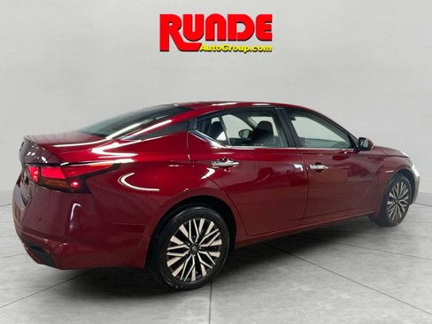 Used 2024 Nissan Altima 2.5 SV w/ SV Premium Package image 5