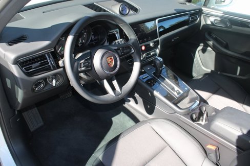 Certified 2024 Porsche Macan image 10