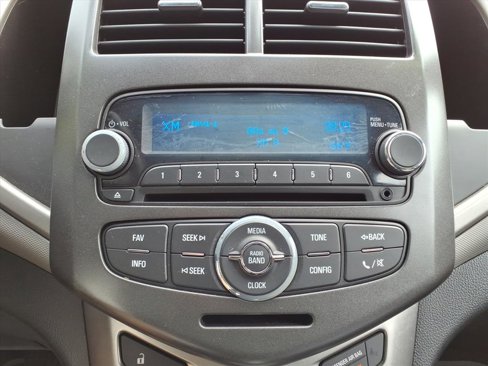 Used 2015 Chevrolet Sonic LT image 9