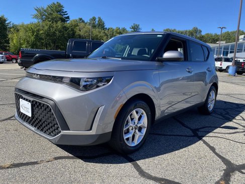 Used 2023 Kia Soul LX w/ LX Technology Package image 3