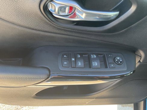 Used 2023 Jeep Cherokee Altitude Lux image 11