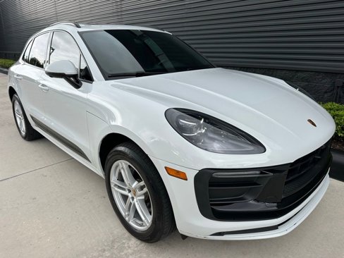 Used 2024 Porsche Macan image 10