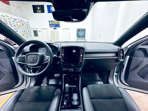 Used 2022 Volvo XC40 T5 R-Design w/ Advanced Package image 31