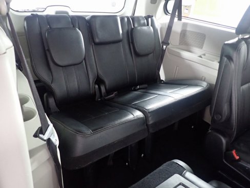 Used 2016 Chrysler Town & Country Touring image 30