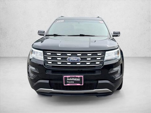 Used 2016 Ford Explorer XLT w/ Equipment Group 201A image 2