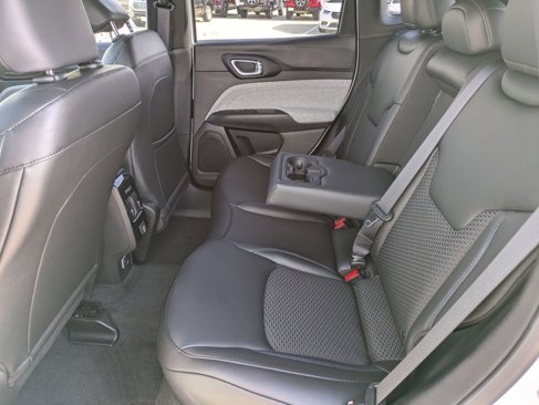 New 2025 Jeep Compass Latitude image 13