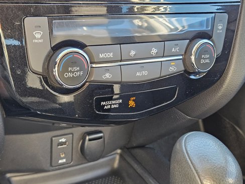 Used 2015 Nissan Rogue SV w/ SV Premium Package image 25