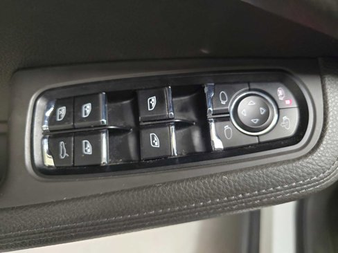 Used 2017 Porsche Macan image 22