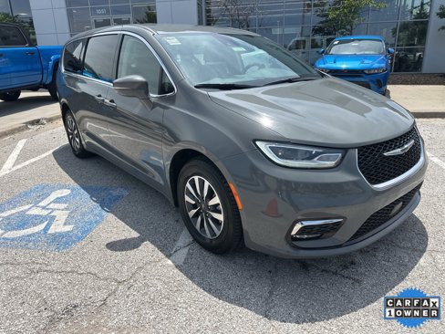 Used 2022 Chrysler Pacifica Touring-L image 6