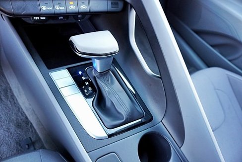 Certified 2024 Hyundai Elantra SEL image 31