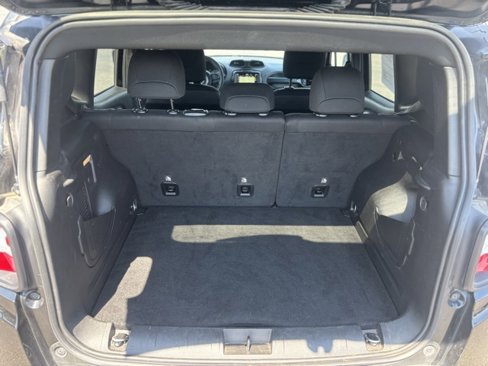 Used 2022 Jeep Renegade Altitude image 31