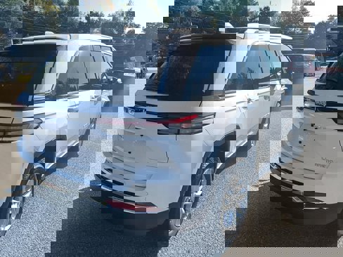 New 2025 Jeep Grand Cherokee Laredo X image 5