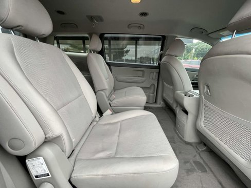 Used 2021 Kia Sedona LX image 19